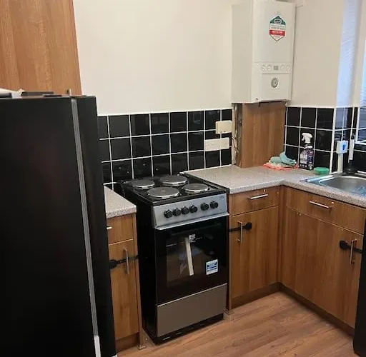 Flat In White City - Westfield